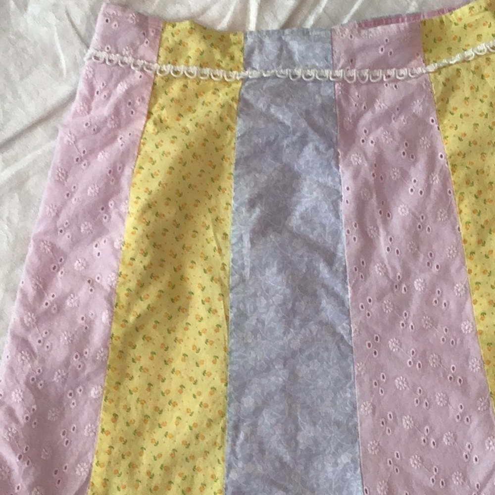In Full Spring Patterned Boho Eyelet Skirt Size Medium - Picture 2 of 3